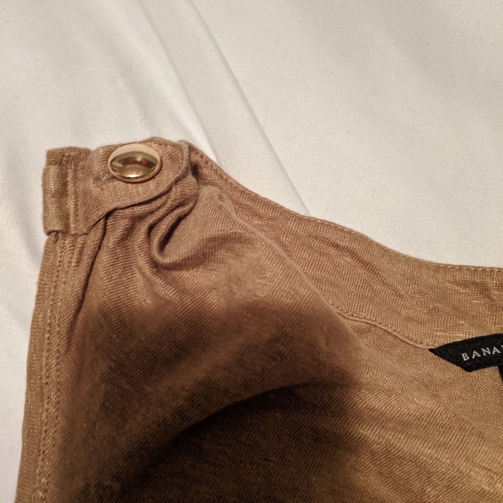 BR 100% linen tank with button detail